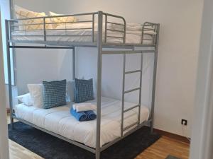 a bedroom with two bunk beds in a room at Piso turistico LAURSI in Burgos