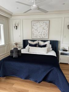Ένα ή περισσότερα κρεβάτια σε δωμάτιο στο Tusan Villa Little Manly