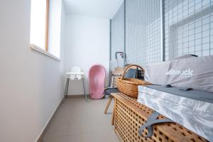 Postel nebo postele na pokoji v ubytování Rodinný apartmán v srdci Krkonoš