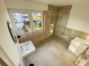 Ванная комната в House l 10 Beds l 5 Bedrooms l 4 Bathrooms l WI-FI