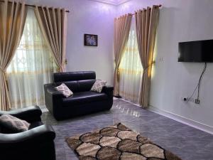 TV a/nebo společenská místnost v ubytování Stunning 2 Bedroom Affordable pl