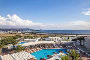 Bazén v ubytování Kavuras Village Hotel & Suites nebo v jeho okolí
