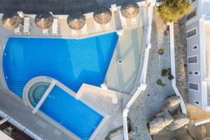 Bazén v ubytování Kavuras Village Hotel & Suites nebo v jeho okolí
