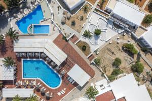 Bazén v ubytování Kavuras Village Hotel & Suites nebo v jeho okolí