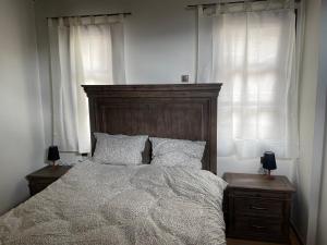 Ένα ή περισσότερα κρεβάτια σε δωμάτιο στο Delphi Gorge-view Chalet, Arachova