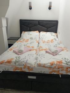 Postel nebo postele na pokoji v ubytování Vila Leona C3