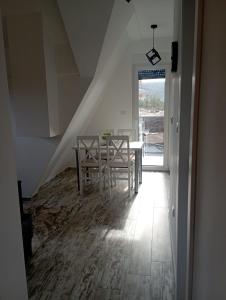 Postel nebo postele na pokoji v ubytování Vila Leona C3 + 5 fotografií