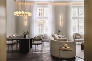 Posezení v ubytování The Ritz-Carlton, Vienna