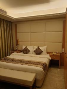 Postel nebo postele na pokoji v ubytování Verta Hotel Qouraish