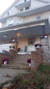a house with flowers on the front of it at Hite Home in Akron