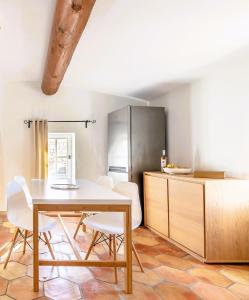 Ảnh trong thư viện ảnh của Mas Oréa Sous la glycine ở Gordes