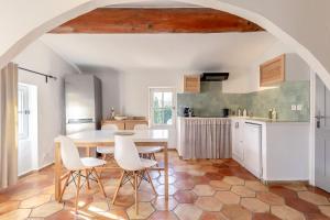 Ảnh trong thư viện ảnh của Mas Oréa Sous la glycine ở Gordes