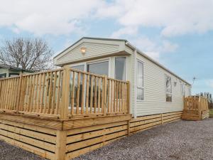 a mobile home with a porch and a deck at Larenzo in Preston