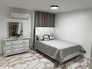 Postel nebo postele na pokoji v ubytování Moderno Apt en la ciudad