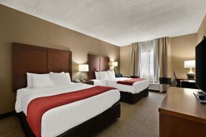 a hotel room with two beds and a desk at Comfort Inn Bordentown near NJ Turnpike in Bordentown