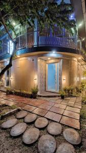 a walkway in front of a building at night at Isle inn {Fuvahmulah) in Fuvahmulah