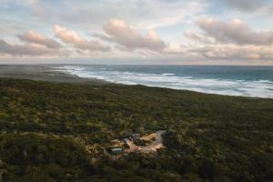 Currie的住宿－Tiny Rupetta，海滩上房屋的空中景致