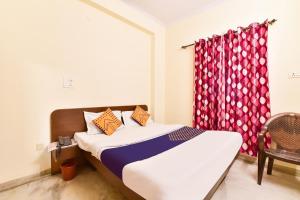 เตียงในห้องที่ OYO Flagship Hotel Taj Inn