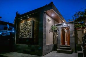 a house with a gate on the side of it at Villa Maha IV in Dalung