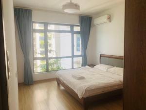 Postel nebo postele na pokoji v ubytování 高性价比三房民宿