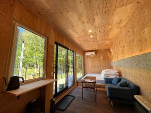 Ein Bett oder Betten in einem Zimmer der Unterkunft 焚き火キャンプ場 Hokkaido Glamping - TAKIBI