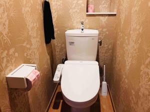 全新上线花跡民宿4号館203，关西机场直达萩之茶屋出站1分钟！难波，心斋桥4分钟车程！的一间浴室