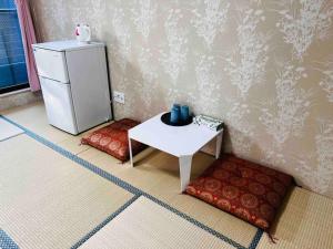 全新上线花跡民宿4号館203，关西机场直达萩之茶屋出站1分钟！难波，心斋桥4分钟车程！的厨房或小厨房