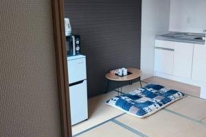 全新上线花跡民宿4号館301，关西机场直达萩之茶屋出站1分钟！难波，心斋桥4分钟车程！にあるキッチンまたは簡易キッチン