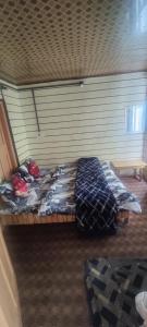 Cama o camas de una habitación en New Snow View Resort pahalgam