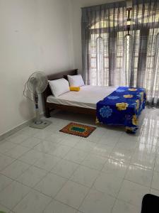 a bedroom with a bed and a fan at Green willa in Badulla