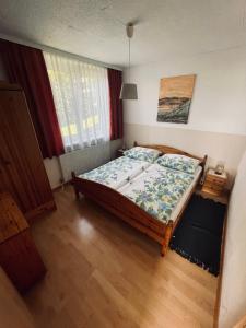 Llit o llits en una habitació de Ferienhaus Schiemel