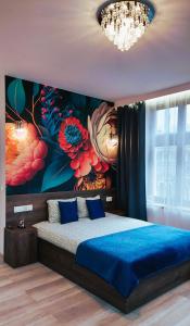 a bedroom with a mural of flowers on the wall at theApartments Gdańska in Łódź