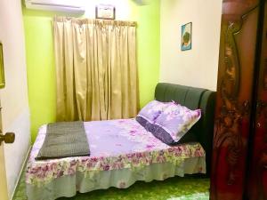 Postel nebo postele na pokoji v ubytování Isyfaq Homestay 4 Bedroom & 3 Bathroom