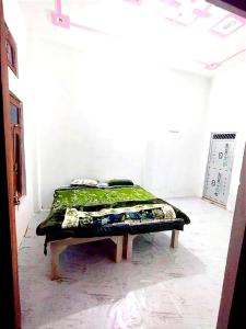 a mattress sitting on a bench in a room at Kumkum paying guest house in Ayodhya