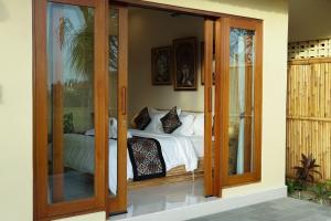 Postel nebo postele na pokoji v ubytování Uma Rimbun Pool Villa by Uniquecations