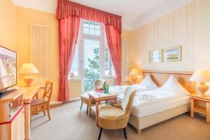 Postel nebo postele na pokoji v ubytování Strandhotel Möwe