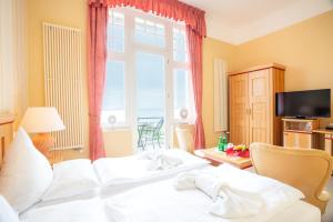 Postel nebo postele na pokoji v ubytování Strandhotel Möwe