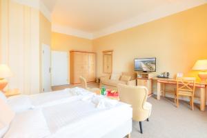 TV a/nebo společenská místnost v ubytování Strandhotel Möwe
