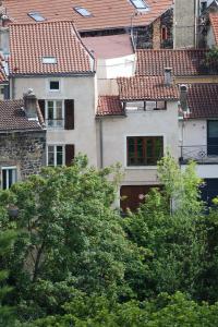 Galeriebild der Unterkunft Maison de charme avec terrasse et garage fermé proche des volcans in Royat