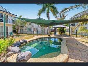 a swimming pool with a hammock in a yard at Apartment on Henry in North Ward
