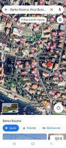 Nespecifikovaný výhled na destinaci Hvar nebo výhled na město při pohledu z penzionu