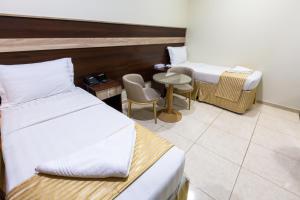 سرير أو أسرّة في غرفة في فندق سجى المصافي Saja almasafi hotel