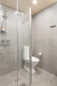 Ένα μπάνιο στο Sea View Design Studio near metro in Espoo