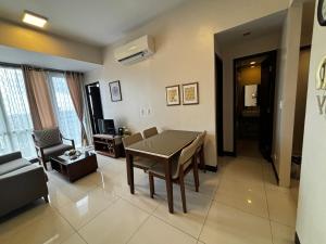 Istumisnurk majutusasutuses Cebu Cozy Ocean View 1BR,17th,pool,Wifi,Mactan
