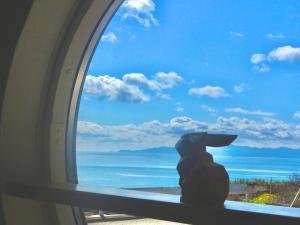 a window with a view of the ocean at 「淡路島一棟貸宿　野うさぎ 」高台から海を望む貸別荘！2023年新築離れの素泊まり in Noda