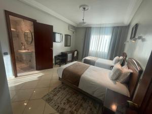 Ένα ή περισσότερα κρεβάτια σε δωμάτιο στο Hôtel Amouday