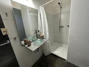 a bathroom with a sink and a shower at Hotel Boutique Donatella Mare art. in Punta del Este