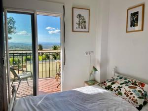 Beautiful Villa with huge private pool and vineyard view客房内的一张或多张床位