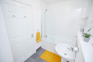 Ванная комната в Spire View Apartment*SO15 Sleeps 4-Secure Parking