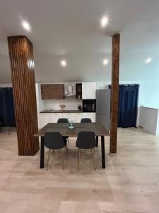 Kuchyň nebo kuchyňský kout v ubytování Apartman Leina